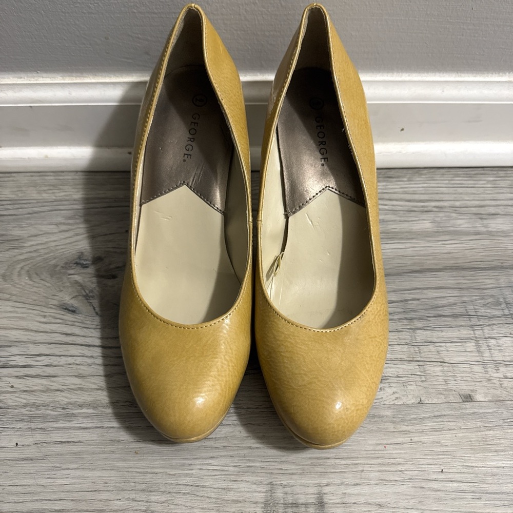 New without tags. George Cream/Brown High Heel Shoes. Women’s Size 9.
